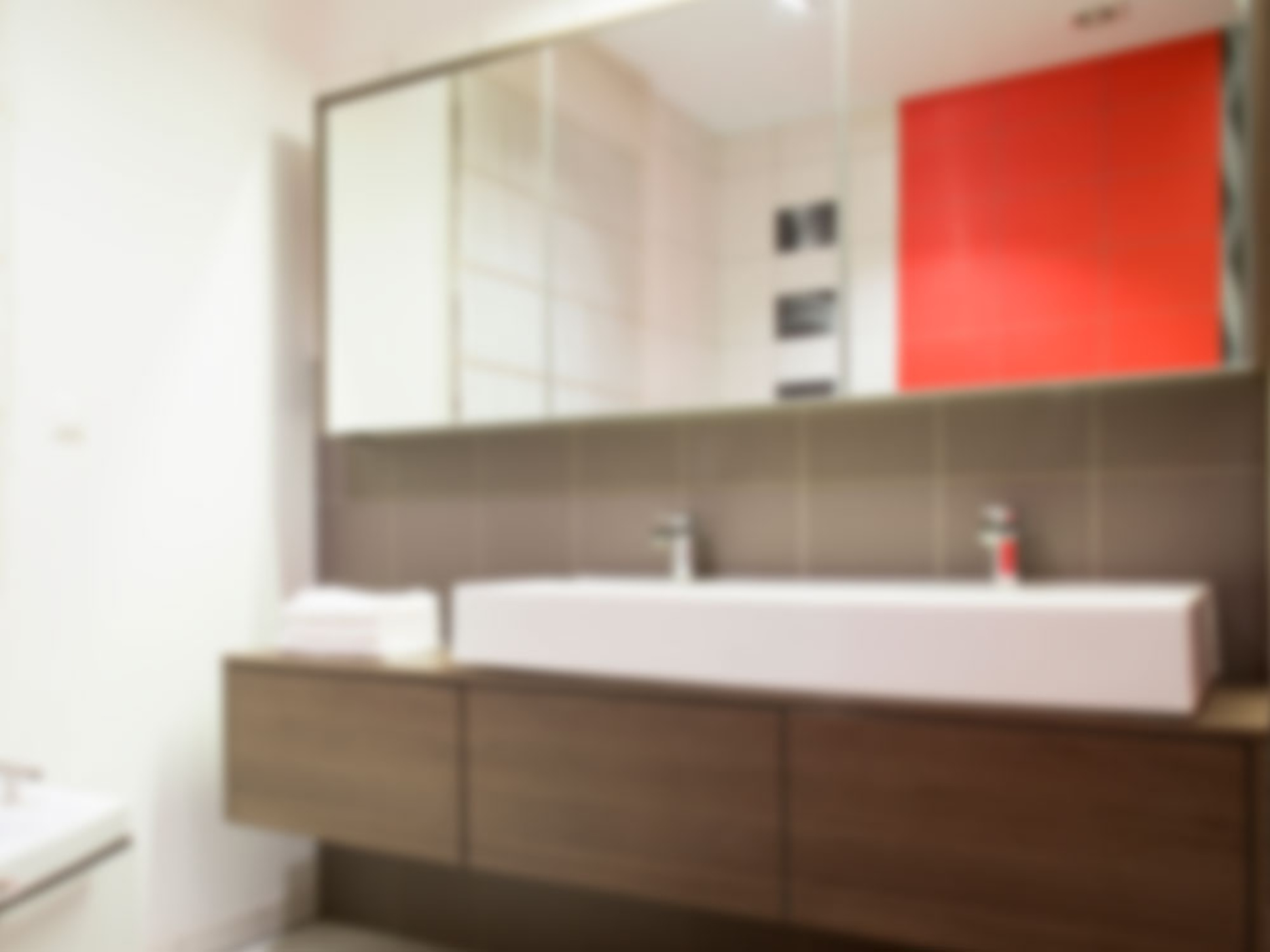 Badezimmerspiegel bei Muster Elektro in Musterstadt